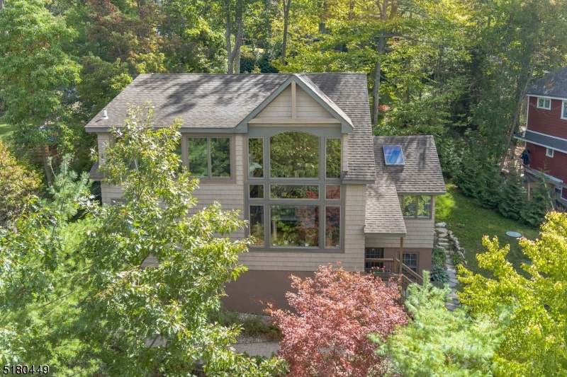 1046 Lakeside Dr E - Photo 1