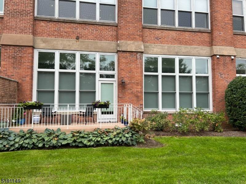 280 Main St. 104 - Photo 1