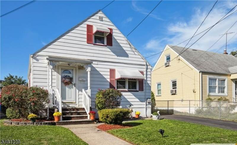 325 Saint James Ave - Photo 1