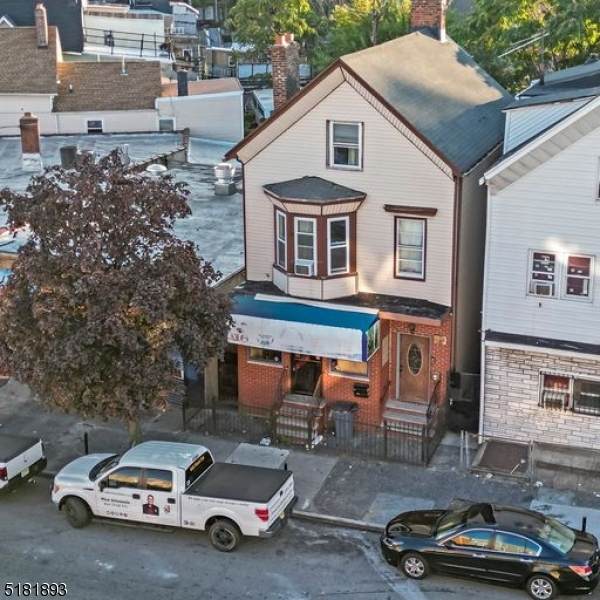 102 Bloomfield Ave - Photo 1
