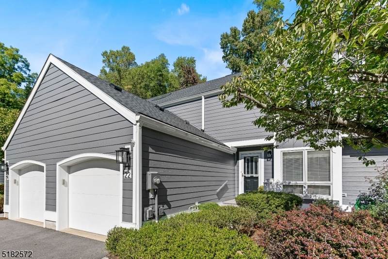 22 Nottingham Ct - Photo 1