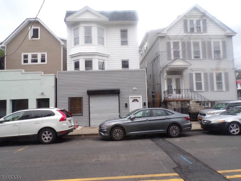 552 Grove St - Photo 1