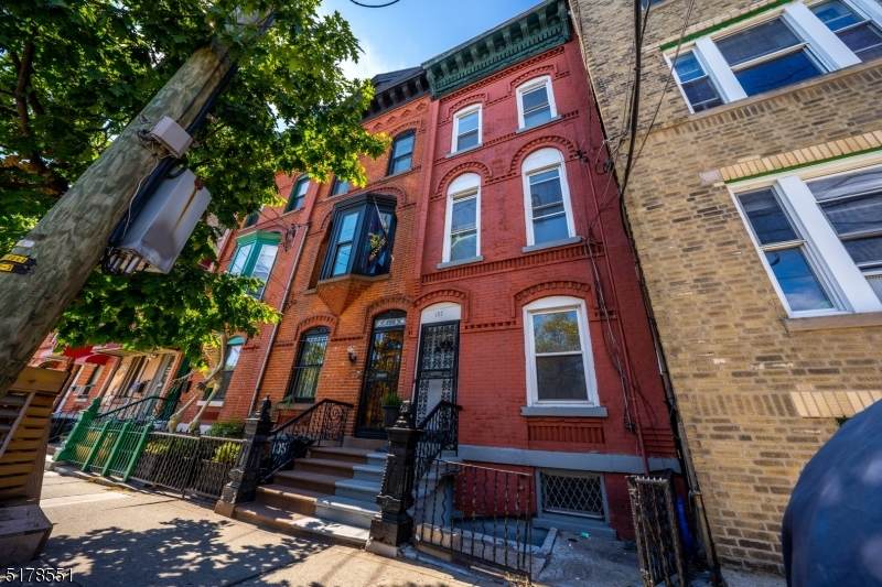 137 Palisade Ave - Photo 1