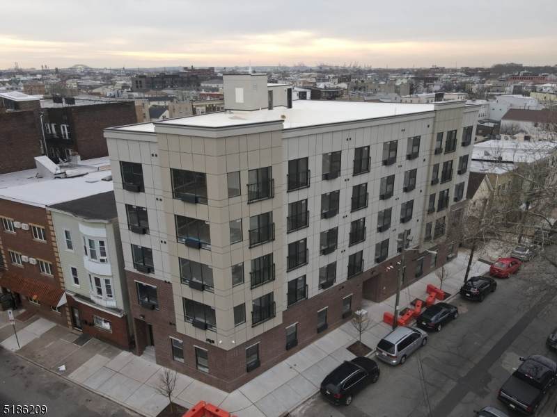 502 Market St - Photo 1