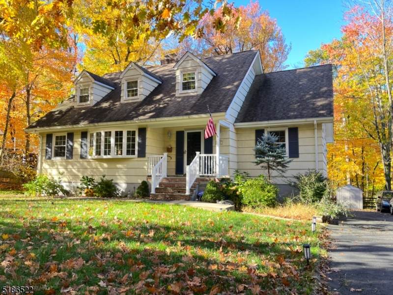 565 Plainfield Ave - Photo 1