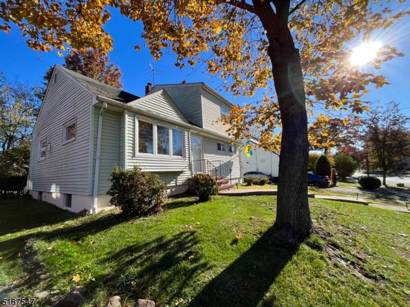 717 Sterling St - Photo 1