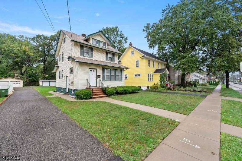 142 W 8Th Ave - Photo 1