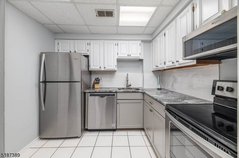 93 Jamestown Rd - Photo 1