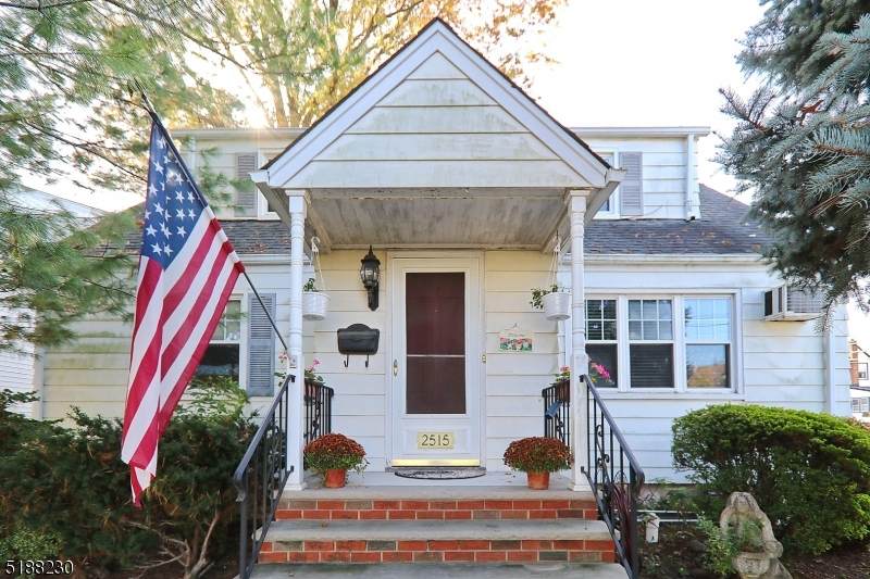 2515 Summit Terr - Photo 1