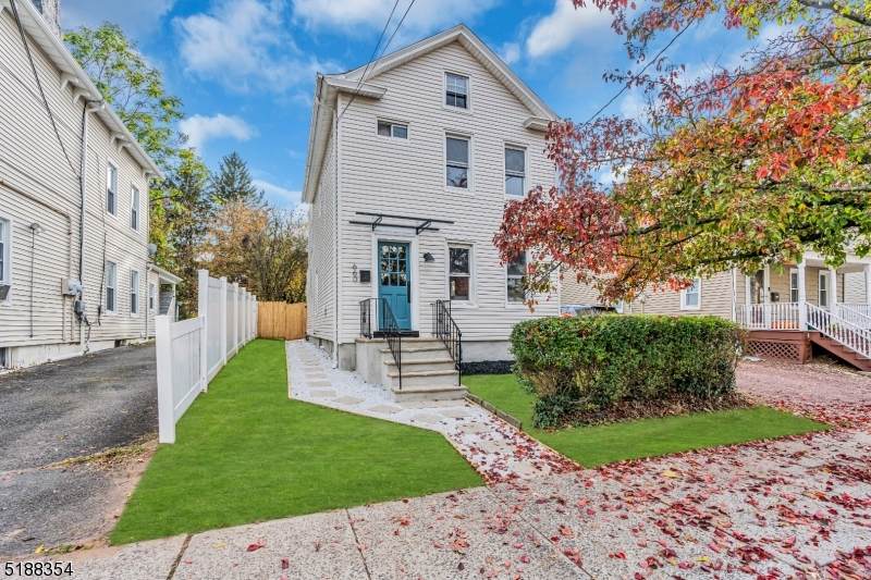 660 W Grand Ave - Photo 1