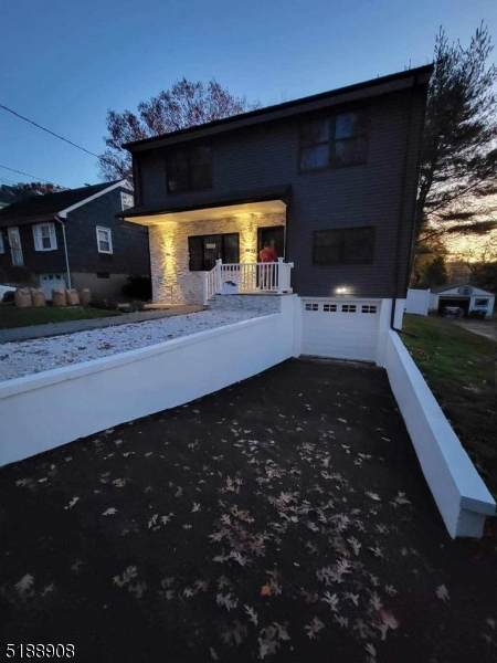 33 Woodward Ave - Photo 1