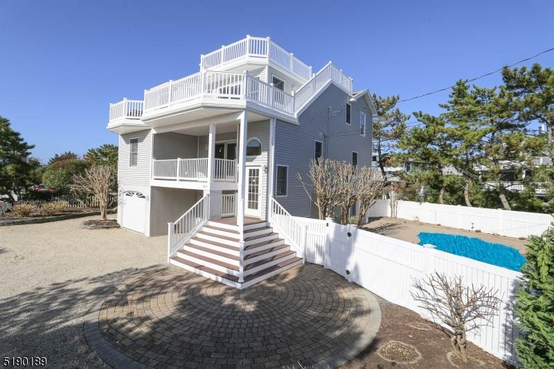 138 Long Beach Blvd - Photo 1