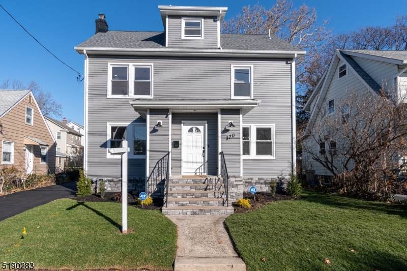 320 Park Ave - Photo 1