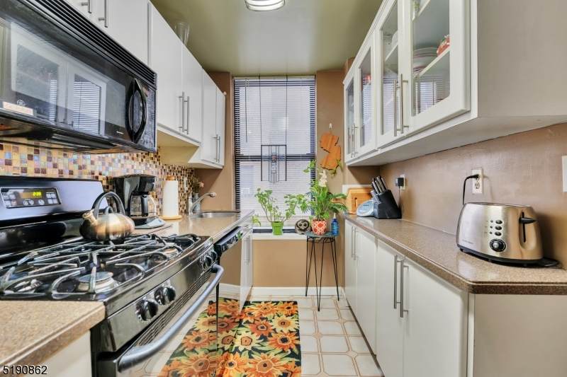50 Glenwood Ave - Photo 1