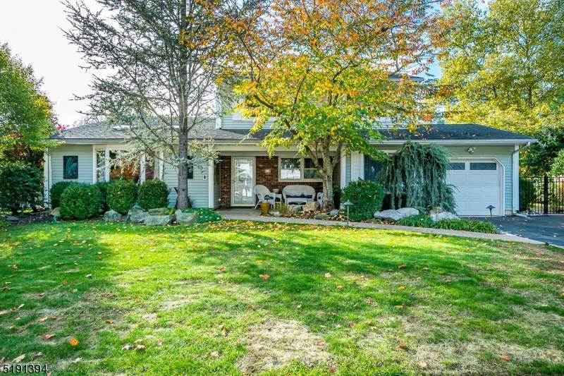 24 London Dr - Photo 1