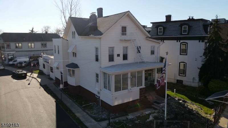 33 Essex St 1-4 & Comm - Photo 1