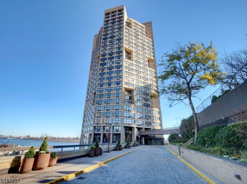 7004 Blvd - Photo 1