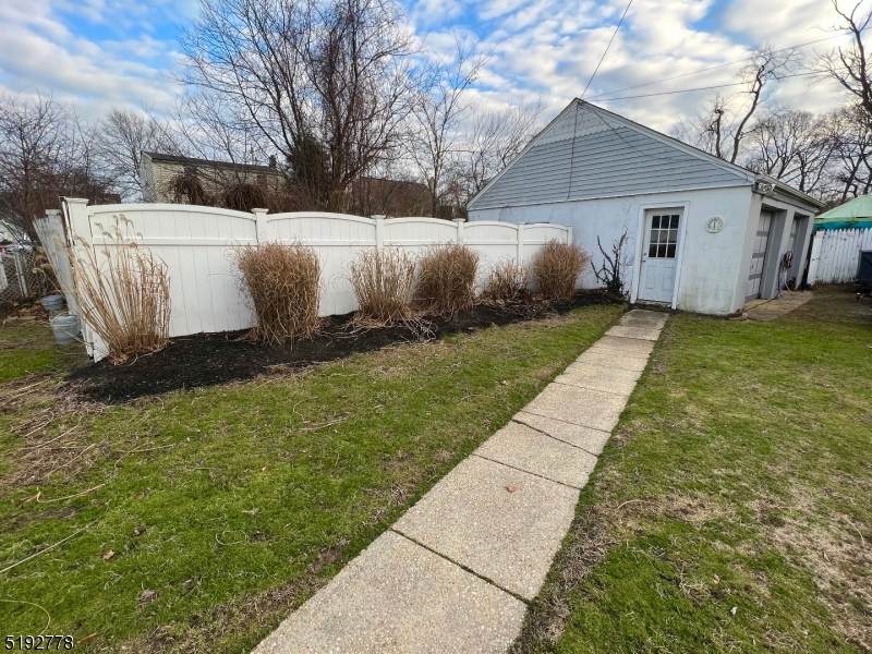26 Franklin Ave - Photo 1