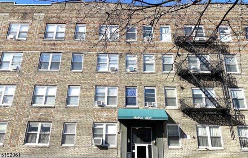 133 N Maple - Photo 1