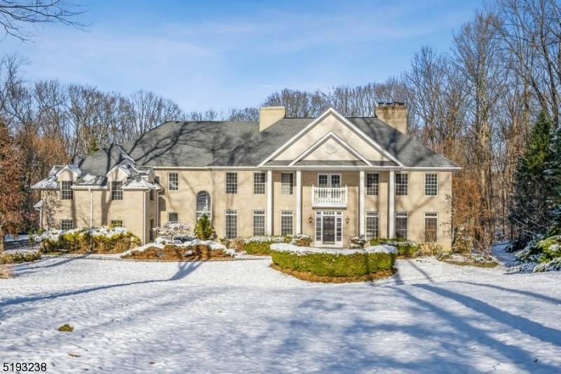 33 Douglas Dr - Photo 1