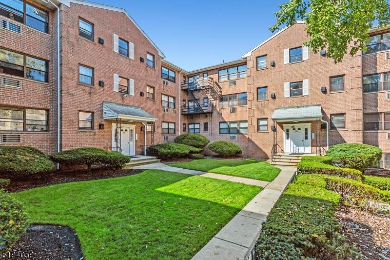 218 Prospect Ave - Photo 1