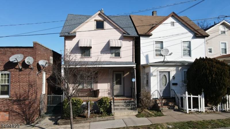 387 Comstock St - Photo 1