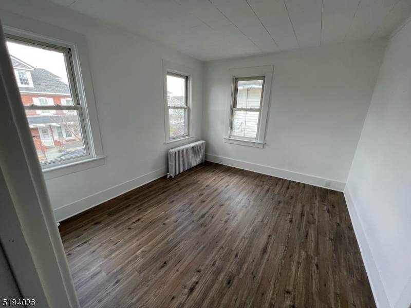 270 Irwin St - Photo 1