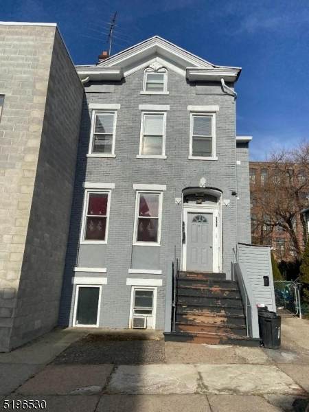 111 Hamilton Ave - Photo 1