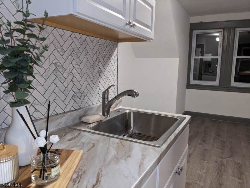 930 E 19Th St - Photo 1