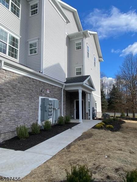 41 Veterans Way - Photo 1