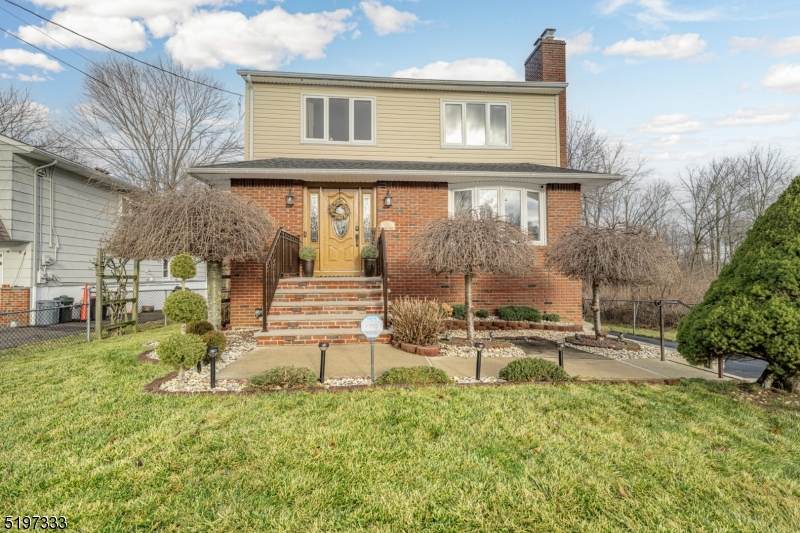 15 Railroad Ave - Photo 1