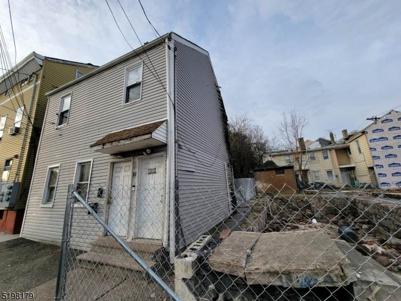 84 Marshall St - Photo 1