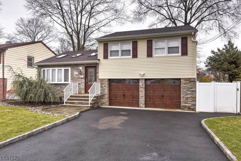 919 Maltby - Photo 1