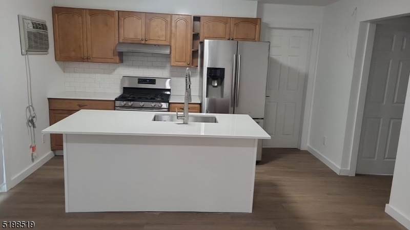 424 Bartlett St - Photo 1