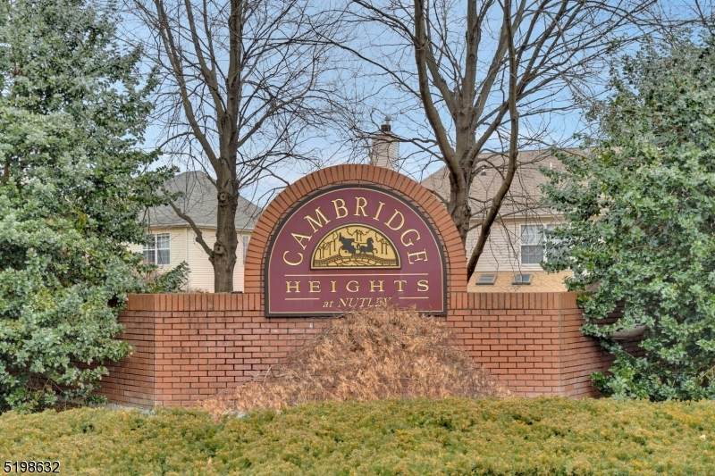 472 Hartford Dr - Photo 1