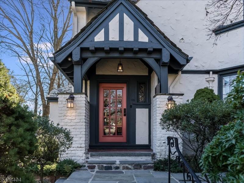 126 Bellevue Ave - Photo 1