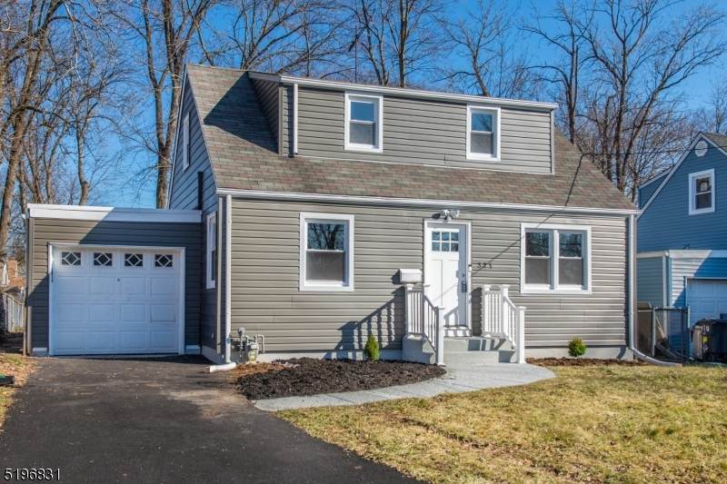321 Hunter Ave - Photo 1