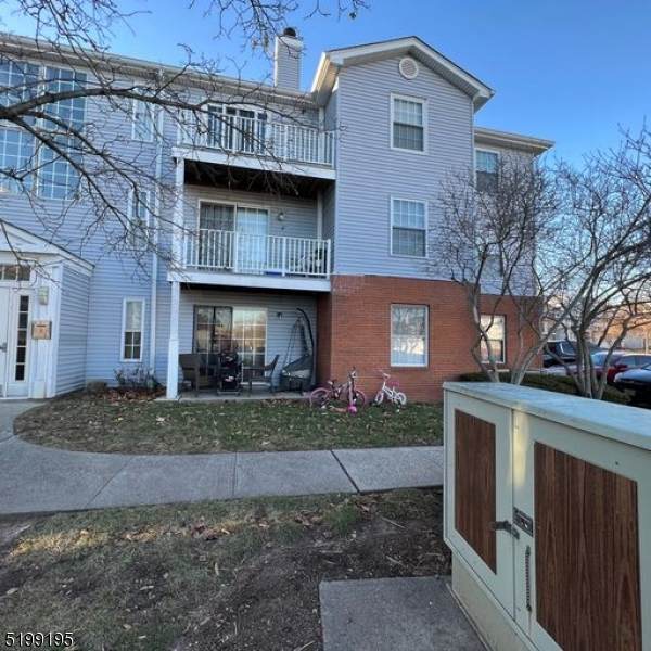 751 Summer Ave - Photo 1