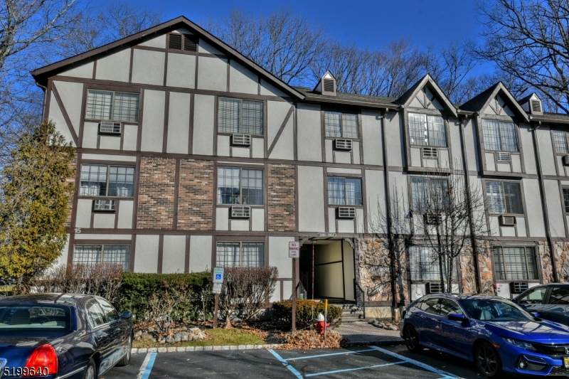 1511 Faulkner Ct - Photo 1