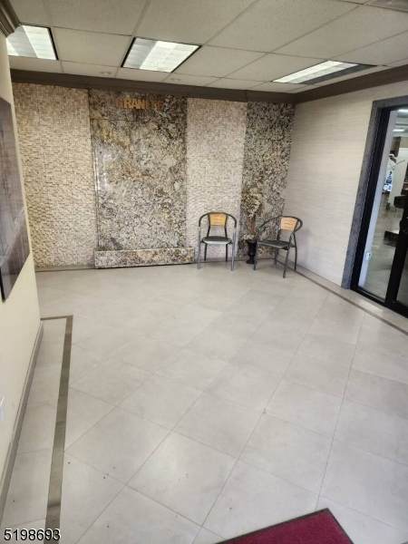 368 Lincoln Blvd - Photo 1