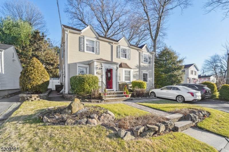 428 Bloomfield Ave - Photo 1
