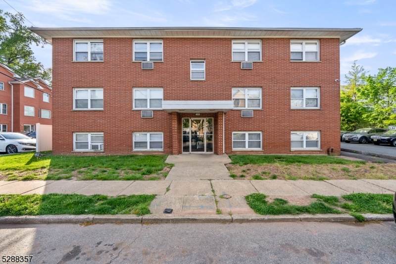 100 Luttgen Pl - Photo 1