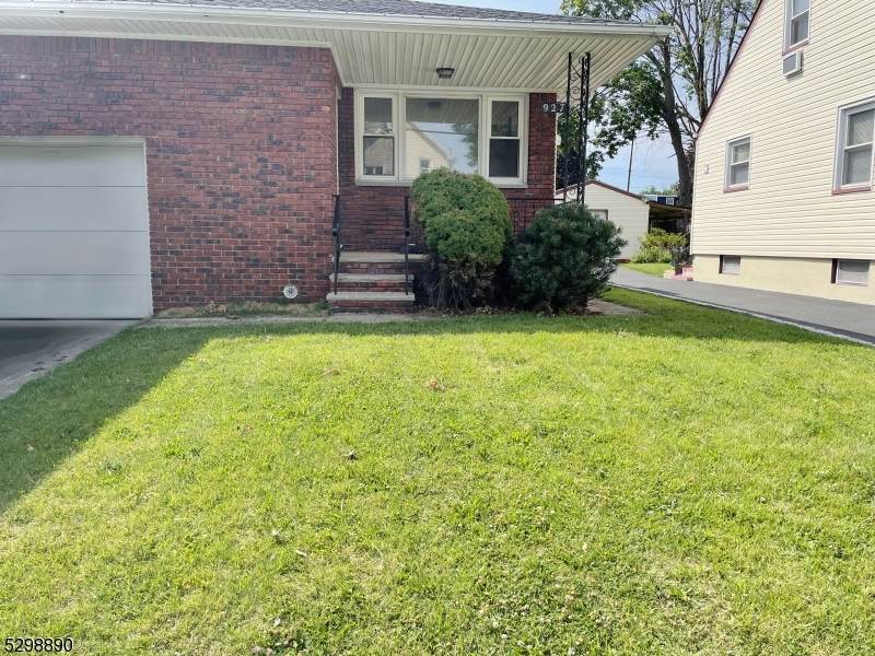 927 Bergen Ave - Photo 1