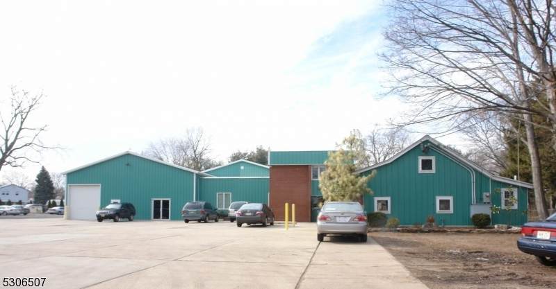 565 Union Ave - Photo 1