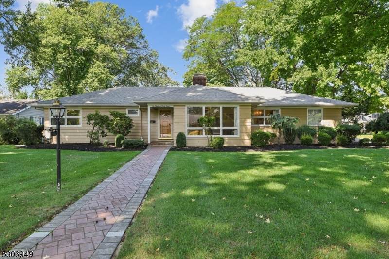 643 Central Ave - Photo 1