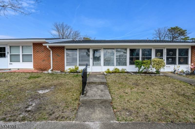 874 Balmoral Ct - Photo 1