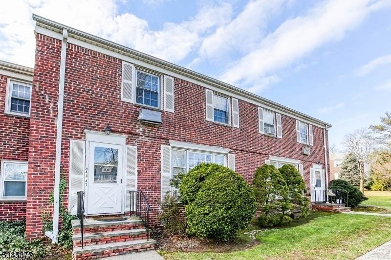 445 Morris Ave - Photo 1