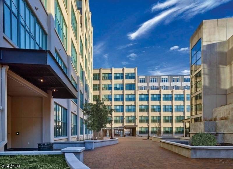 33 Ashland Avenue - Photo 1