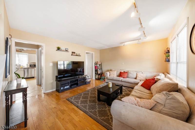 4 Village Ct - Photo 1