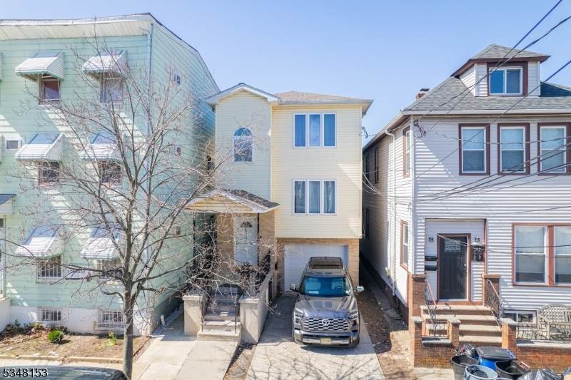 140 S Park St - Photo 1